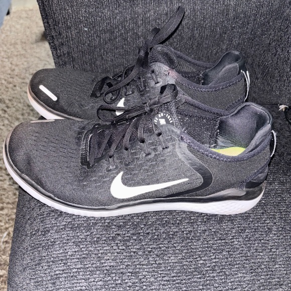 Nike Shoes - Preowned Nike Women’s Black Free Run Sneakers Size 9.5